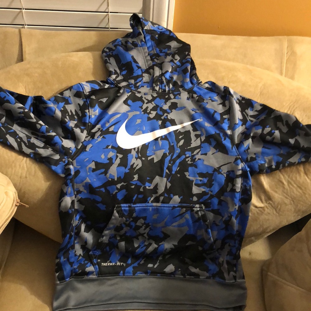 Nike hoodie with kangaroo pocket